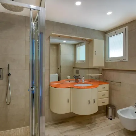 Duplex St Roman